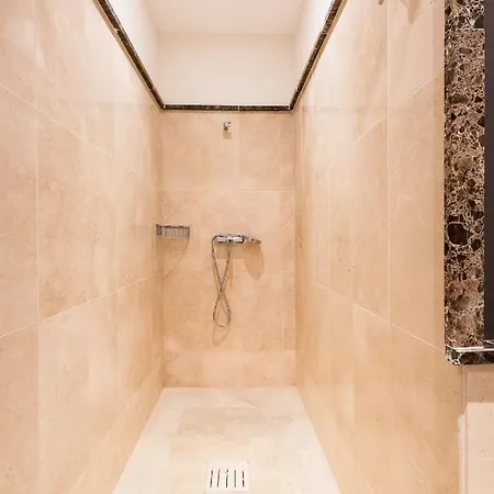 Luxury 4br - Hills & Country Club