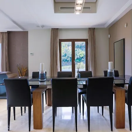 Villa Luxury 4br - Hills & Country Club Benahavis