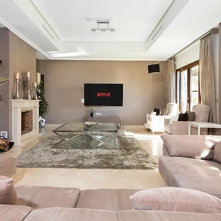 Villa Luxury 4br - Hills & Country Club *