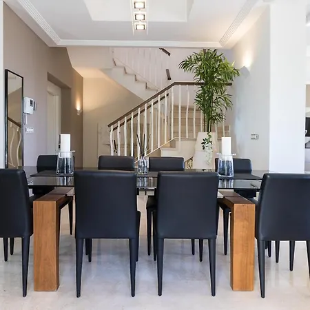 Luxury 4br - Hills & Country Club Villa