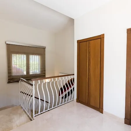 Luxury 4br - Hills & Country Club
