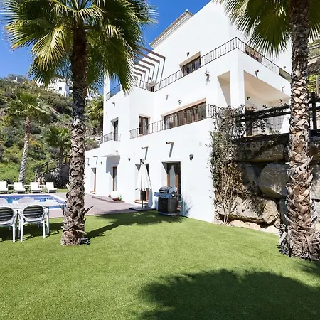 Luxury 4br - Hills & Country Club