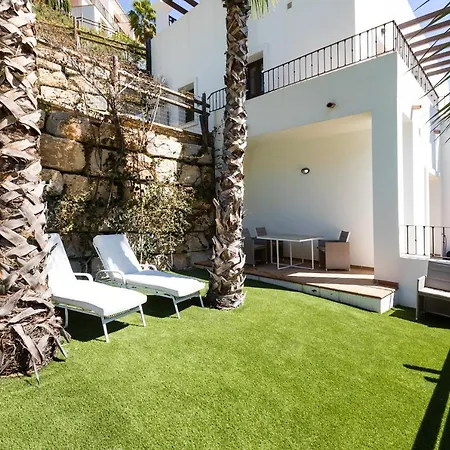 Luxury 4br - Hills & Country Club Villa